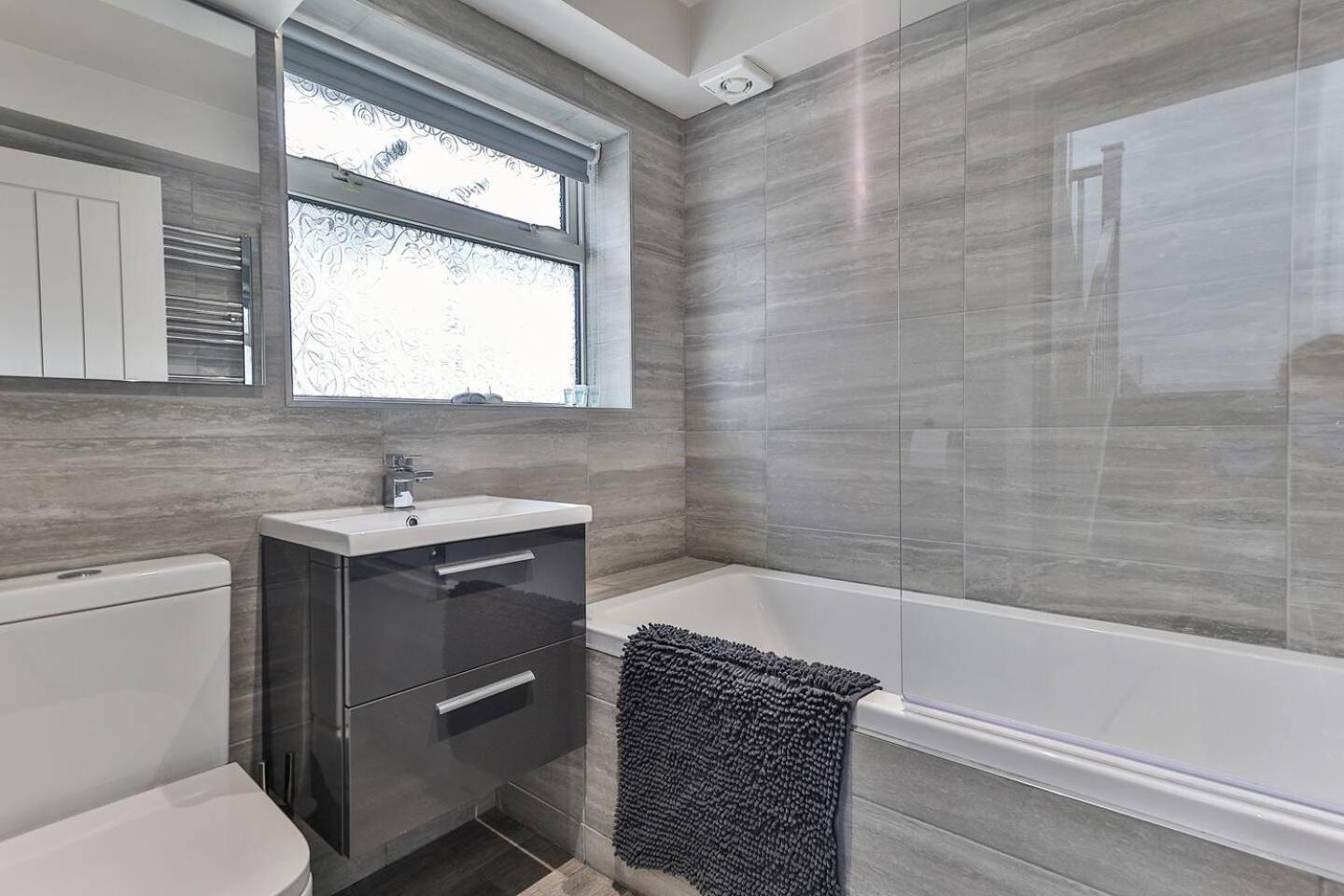 Newly Renovated 3 Bed 2 Bath Apartment & Parking Sheffield Exteriér fotografie