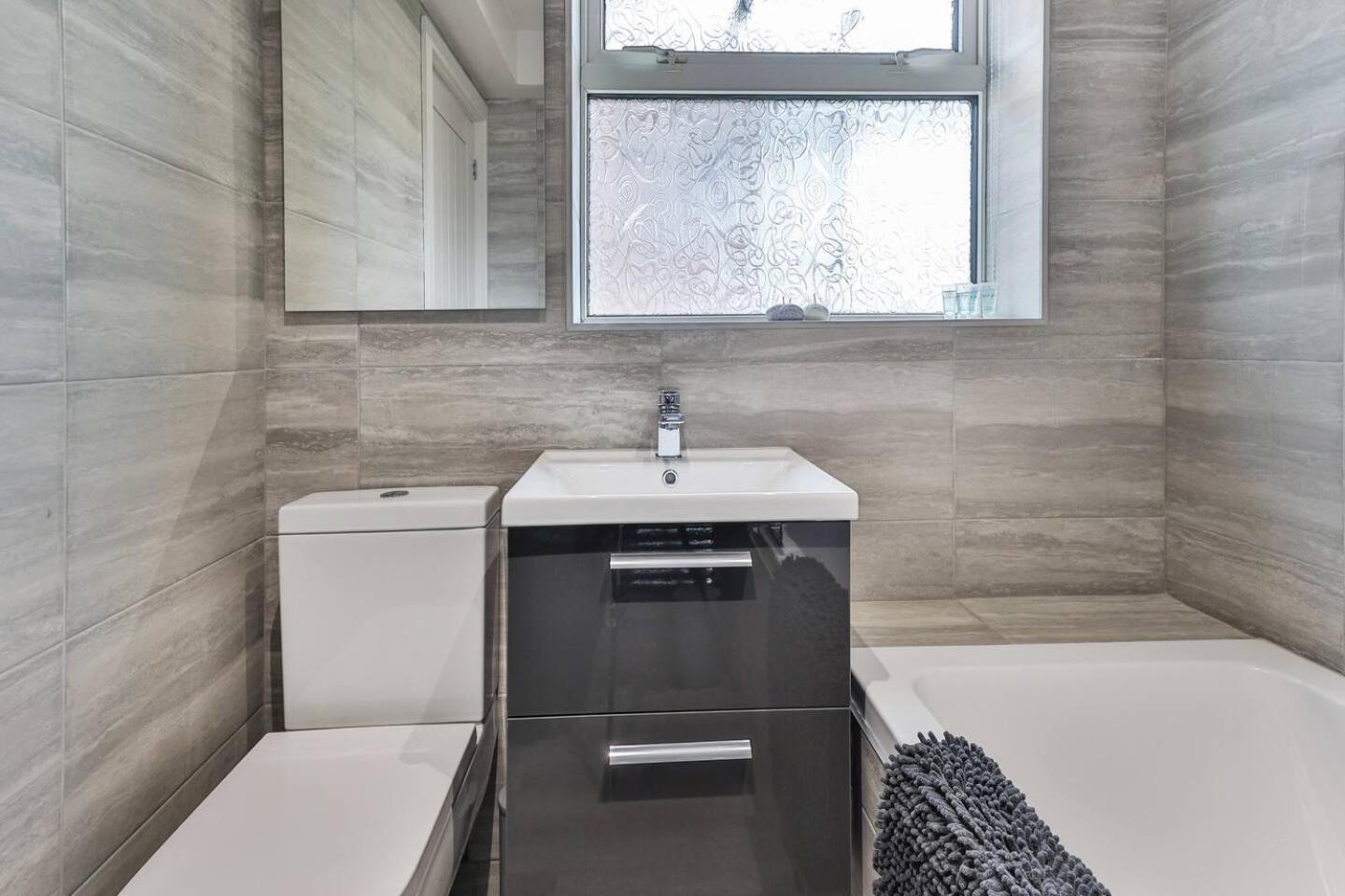 Newly Renovated 3 Bed 2 Bath Apartment & Parking Sheffield Exteriér fotografie