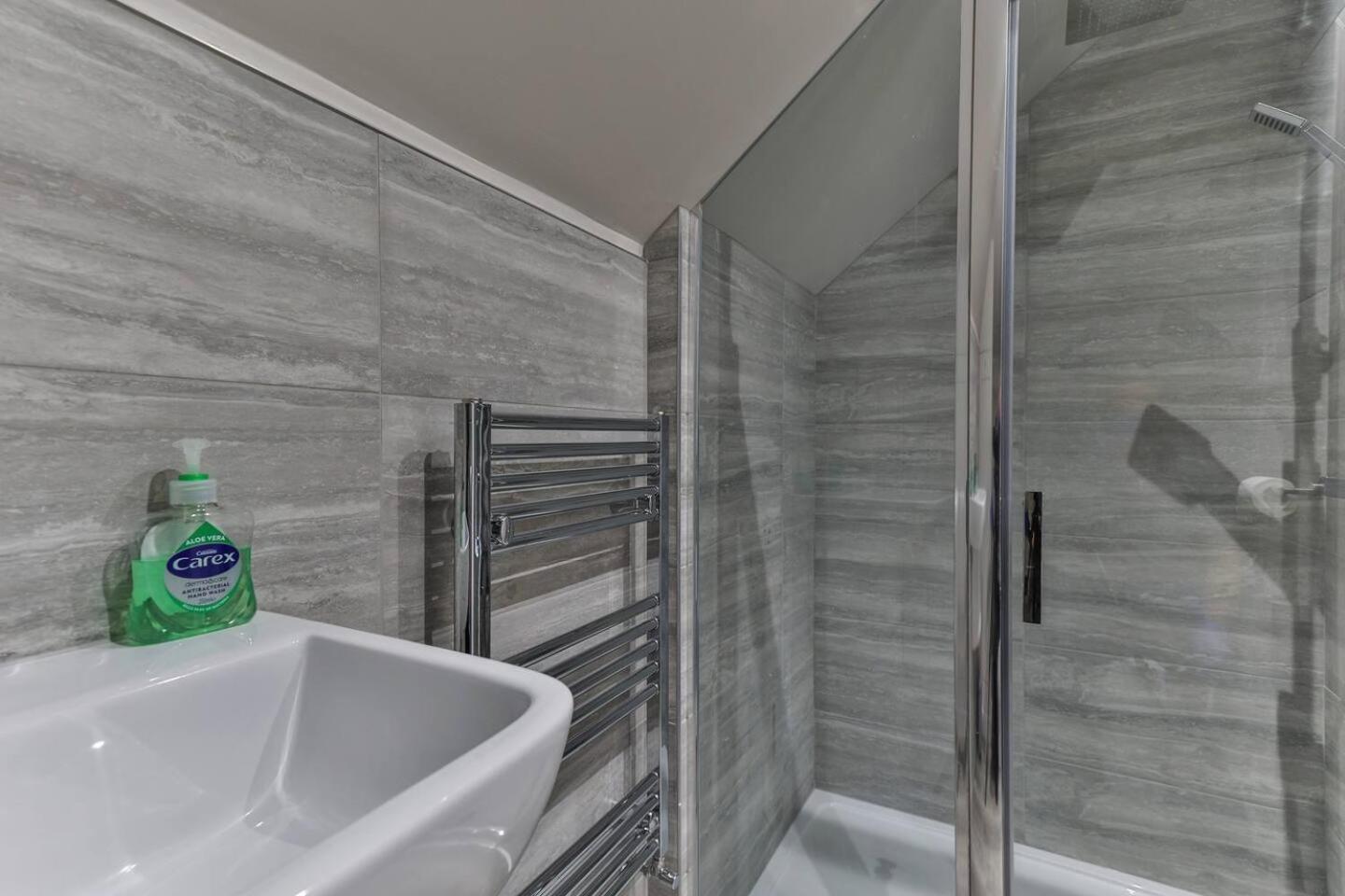 Newly Renovated 3 Bed 2 Bath Apartment & Parking Sheffield Exteriér fotografie